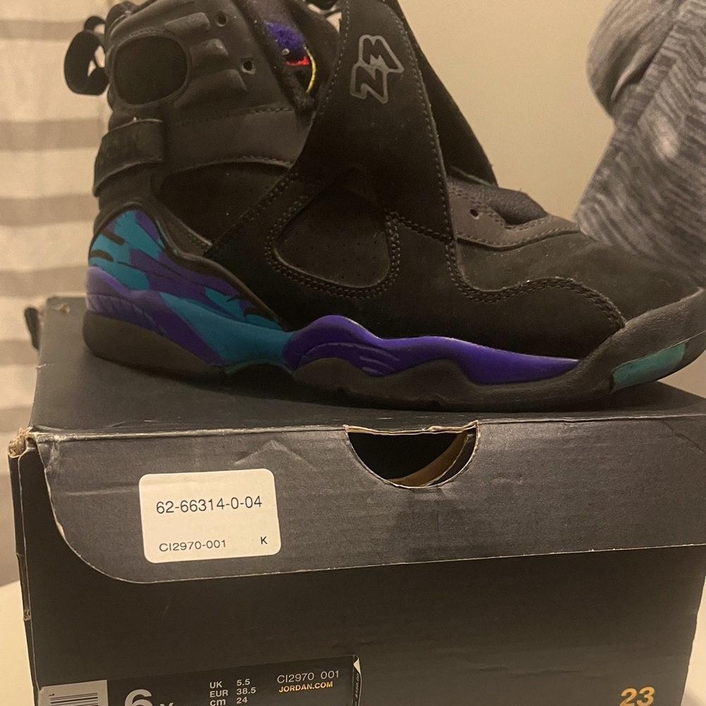 Excellent Jordan retro 8 aqua